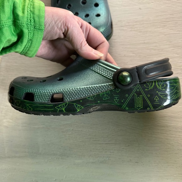 Crocs Classic Clog "Wicked" The Wizard of Oz Metallic Green Size 4 M 6 W - Picture 9 of 10